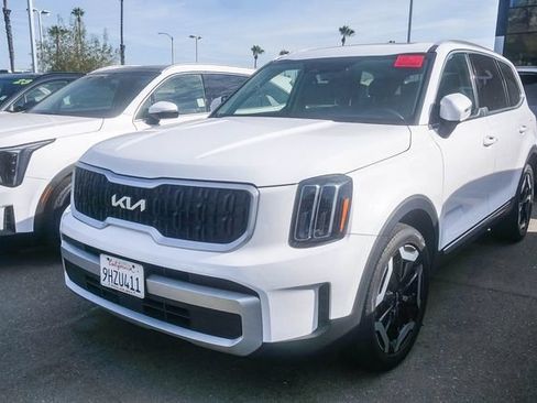 Certified 2024 Kia Telluride EX w/ EX Captain's Chair Package FWD image 6