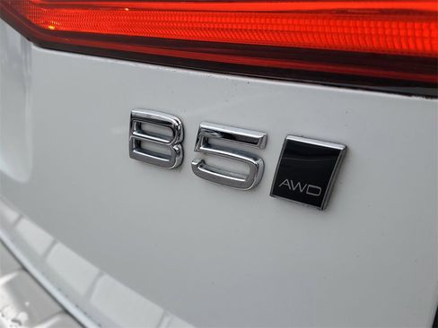 Used 2023 Volvo XC60 B5 Plus w/ Climate Package image 7