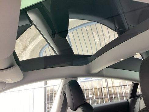 Used 2023 Tesla Model 3 Standard Range image 17