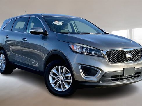 Used 2016 Kia Sorento L image 11