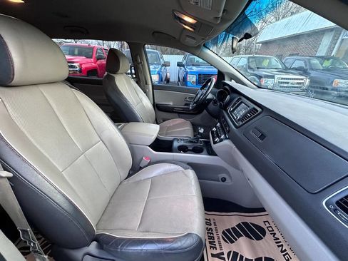 Used 2017 Kia Sedona LX w/ LX Essentials Premium Package image 14