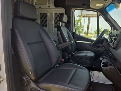 Used 2025 Mercedes-Benz Sprinter 2500 image 25