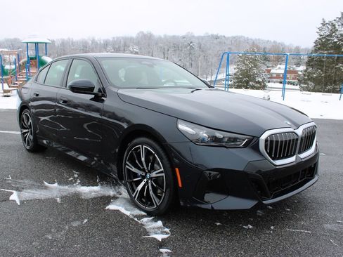 New 2026 BMW 530i xDrive AWD/4WD image 2
