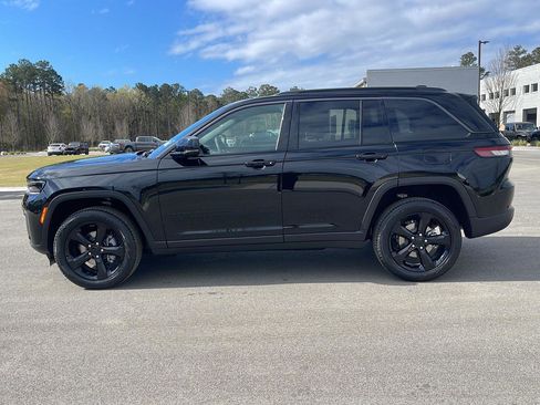 New 2026 Jeep Grand Cherokee Limited w/ Limited Altitude Package image 4