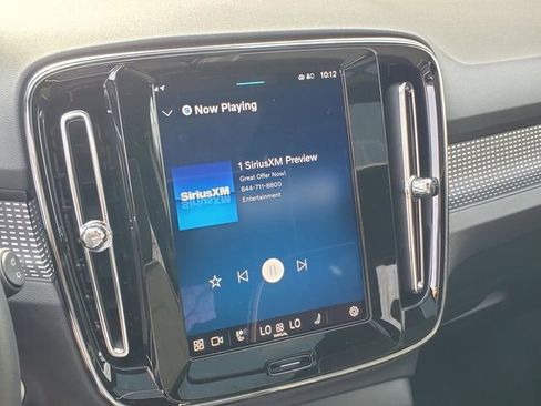 Certified 2025 Volvo XC40 B5 Plus AWD/4WD image 21