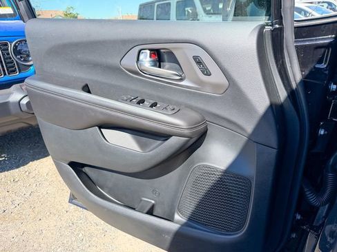 New 2026 Chrysler Pacifica Select FWD image 13
