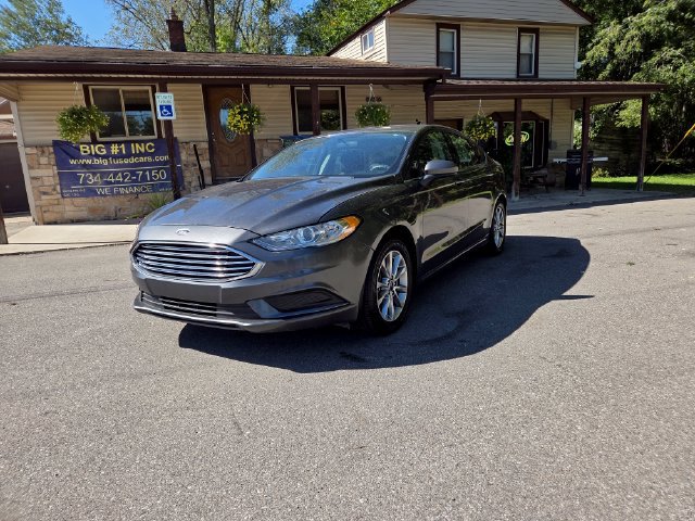 Used 2017 Ford Fusion SE w/ Fusion SE Technology Package FWD image 1