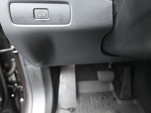 Used 2023 Volvo XC60 B6 Ultimate w/ Protection Package Premier image 16