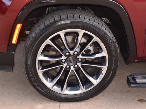 Used 2022 Jeep Wagoneer Series III w/ Premium Group I image 42