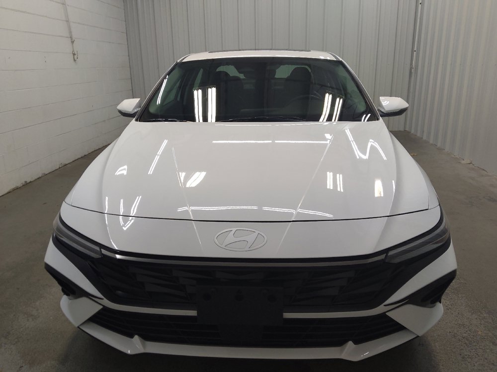 Used 2025 Hyundai Elantra Limited FWD image 15