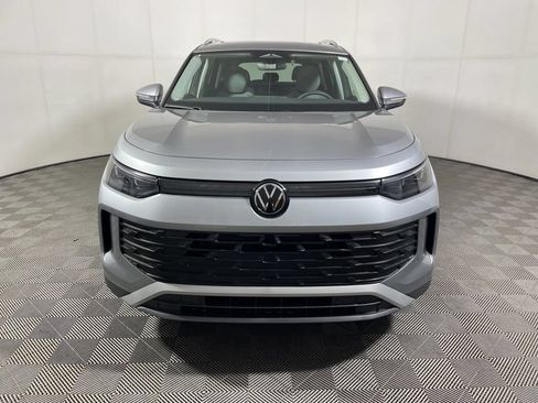 New 2026 Volkswagen Tiguan SE AWD/4WD image 3
