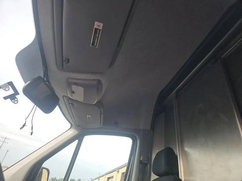 Used 2018 Mercedes-Benz Sprinter 2500 image 13