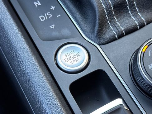 Used 2022 Volkswagen Atlas Cross Sport SE image 22