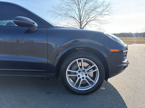 Used 2019 Porsche Cayenne S image 11