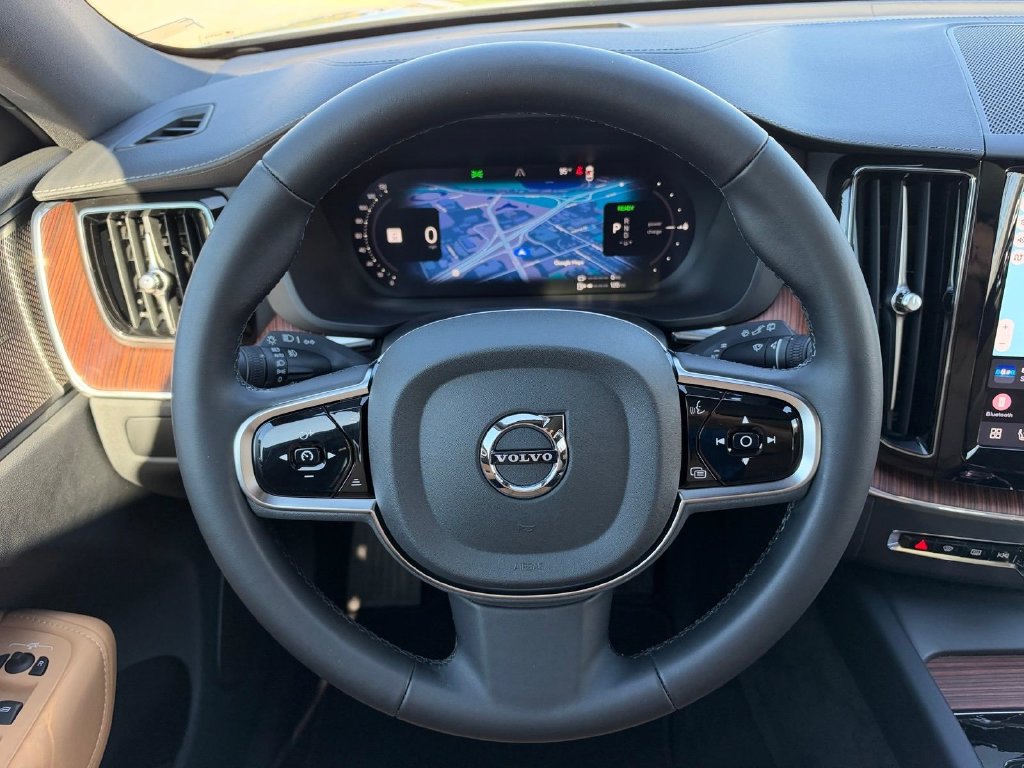 Certified 2024 Volvo XC60 T8 Ultimate w/ Protection Package Premier AWD/4WD image 11