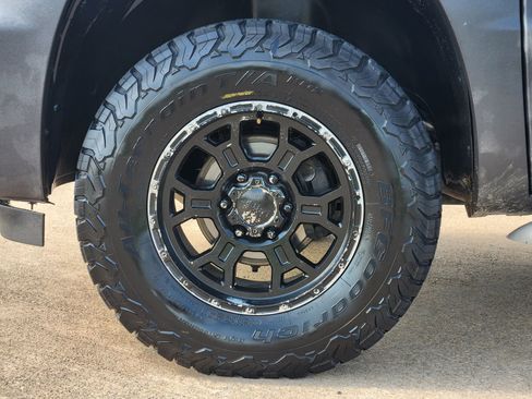 Used 2005 Chevrolet Avalanche LT w/ Preferred Equipment Group AWD/4WD image 14