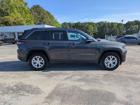 Used 2023 Jeep Grand Cherokee Limited AWD/4WD image 2