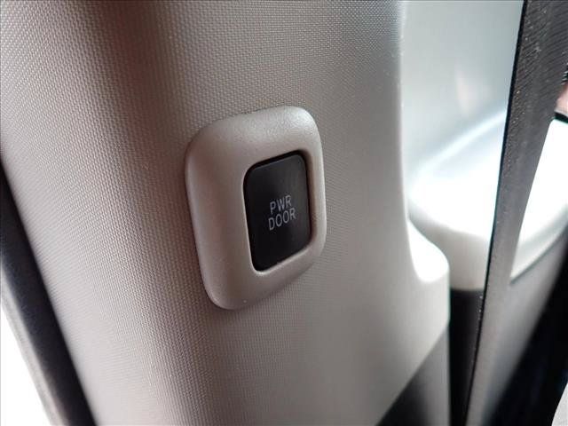 Used 2017 Toyota Sienna Limited AWD/4WD image 11