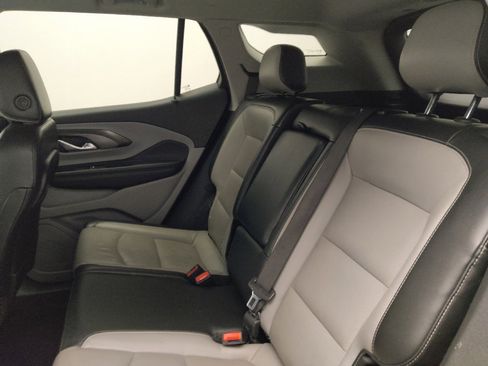 Used 2023 GMC Terrain SLT image 18