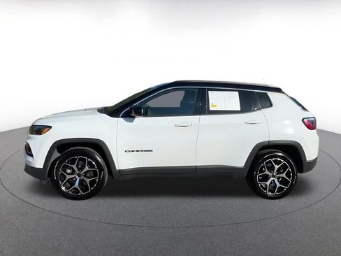 Used 2025 Jeep Compass Limited image 14