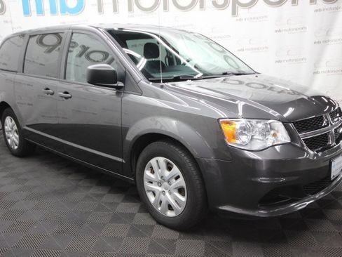 Used 2019 Dodge Grand Caravan SE w/ UConnect Hands-Free Group image 8