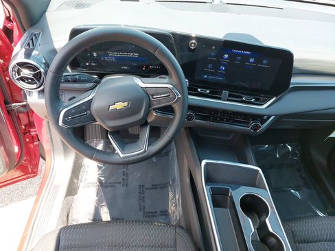 Used 2025 Chevrolet Equinox LT w/ Safety and Technology Package FWD image 15
