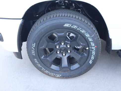 New 2026 RAM 1500 Express AWD/4WD image 16