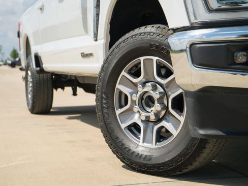 Used 2024 Ford F250 Lariat AWD/4WD image 3