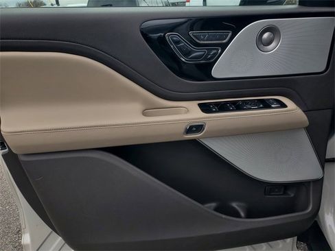 Certified 2023 Lincoln Aviator Reserve w/ Equipment Group 201A image 12