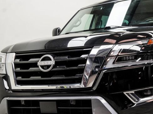 Used 2023 Nissan Armada SL w/ Captain's Chairs Package image 2