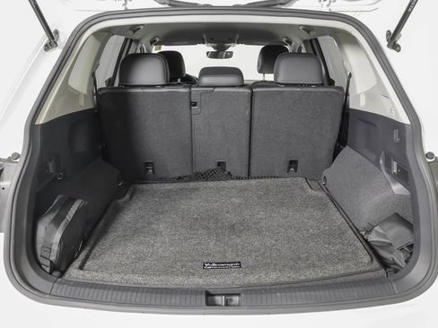 Used 2023 Volkswagen Tiguan SE AWD/4WD image 39