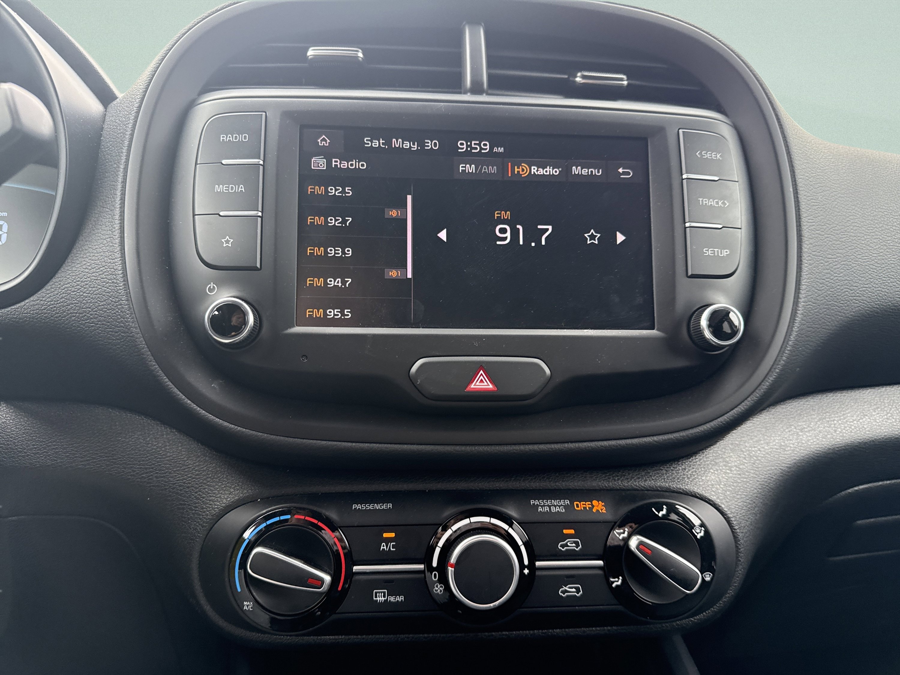 Used 2025 Kia Soul LX w/ LX Technology Package FWD image 32