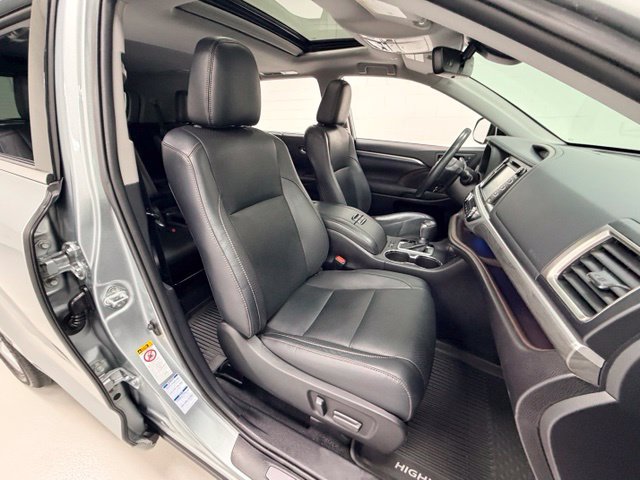 Used 2019 Toyota Highlander Limited AWD/4WD image 24