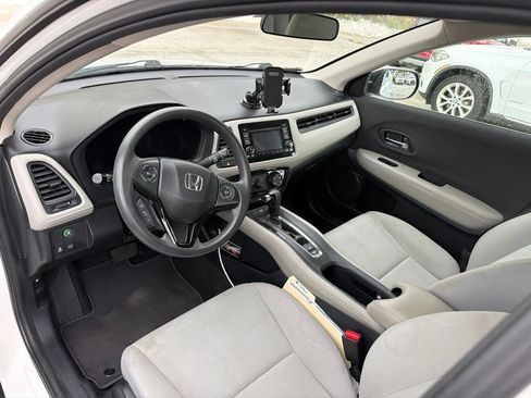 Used 2021 Honda HR-V LX image 2