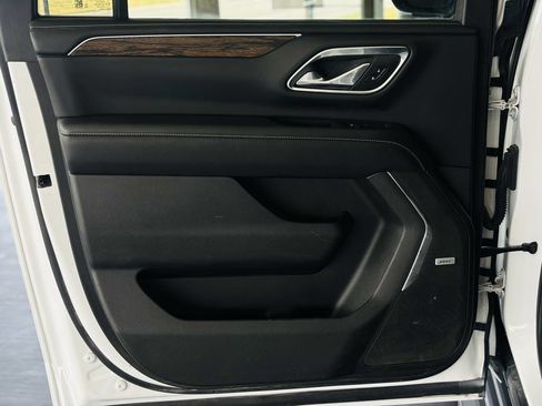 Used 2023 Chevrolet Suburban Premier AWD/4WD image 38