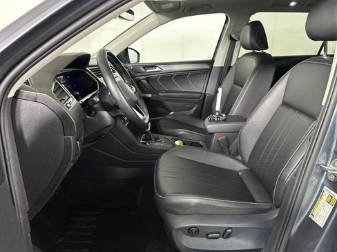 Used 2024 Volkswagen Tiguan SE image 11