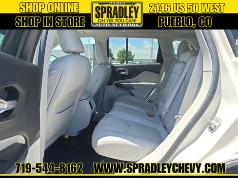 Used 2019 Jeep Cherokee Overland w/ Technology Group AWD/4WD image 5