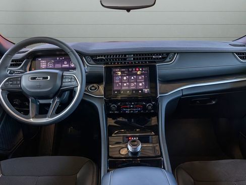 Used 2023 Jeep Grand Cherokee Altitude AWD/4WD image 27