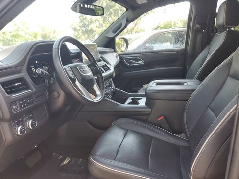 Certified 2022 GMC Yukon SLT w/ SLT Premium Package AWD/4WD image 22