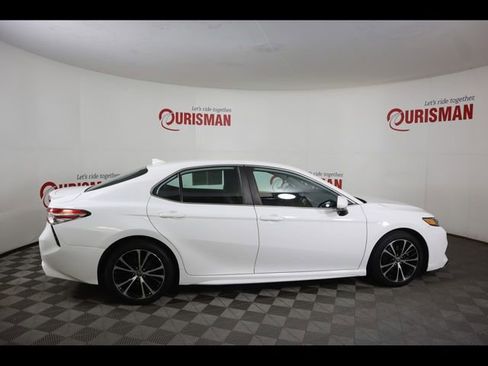 Used 2020 Toyota Camry SE FWD image 13