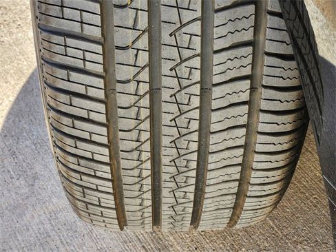 New 2025 Land Rover Range Rover Velar Dynamic SE image 11