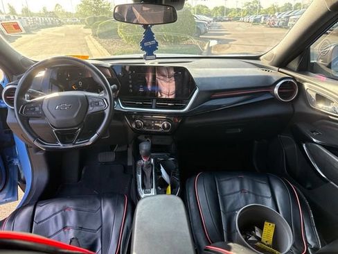 Used 2024 Chevrolet Trax RS w/ Sunroof Package FWD image 26