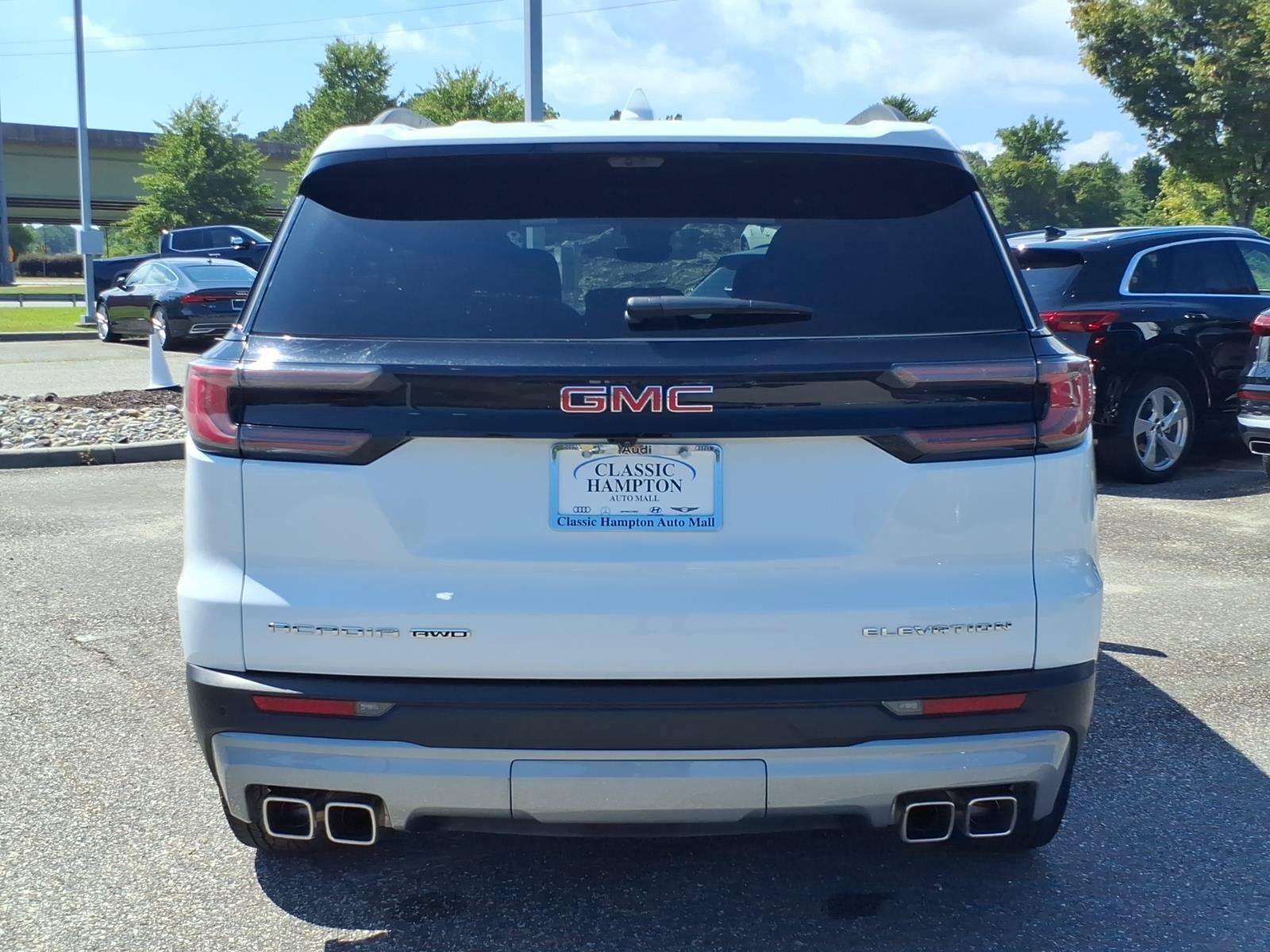 Used 2026 GMC Acadia Elevation w/ Elevation Premium Package AWD/4WD image 9