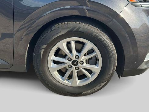 Used 2024 Kia Carnival LX FWD image 7