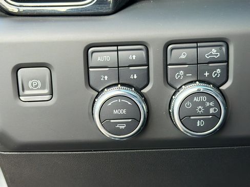 Used 2024 GMC Sierra 1500 AT4 w/ AT4 Preferred Package AWD/4WD image 33