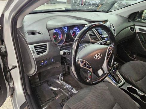 Used 2015 Hyundai Elantra SE w/ Option Group 03 FWD image 7