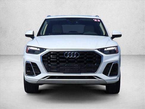 Used 2023 Audi Q5 2.0T Premium w/ Convenience Package AWD/4WD image 2
