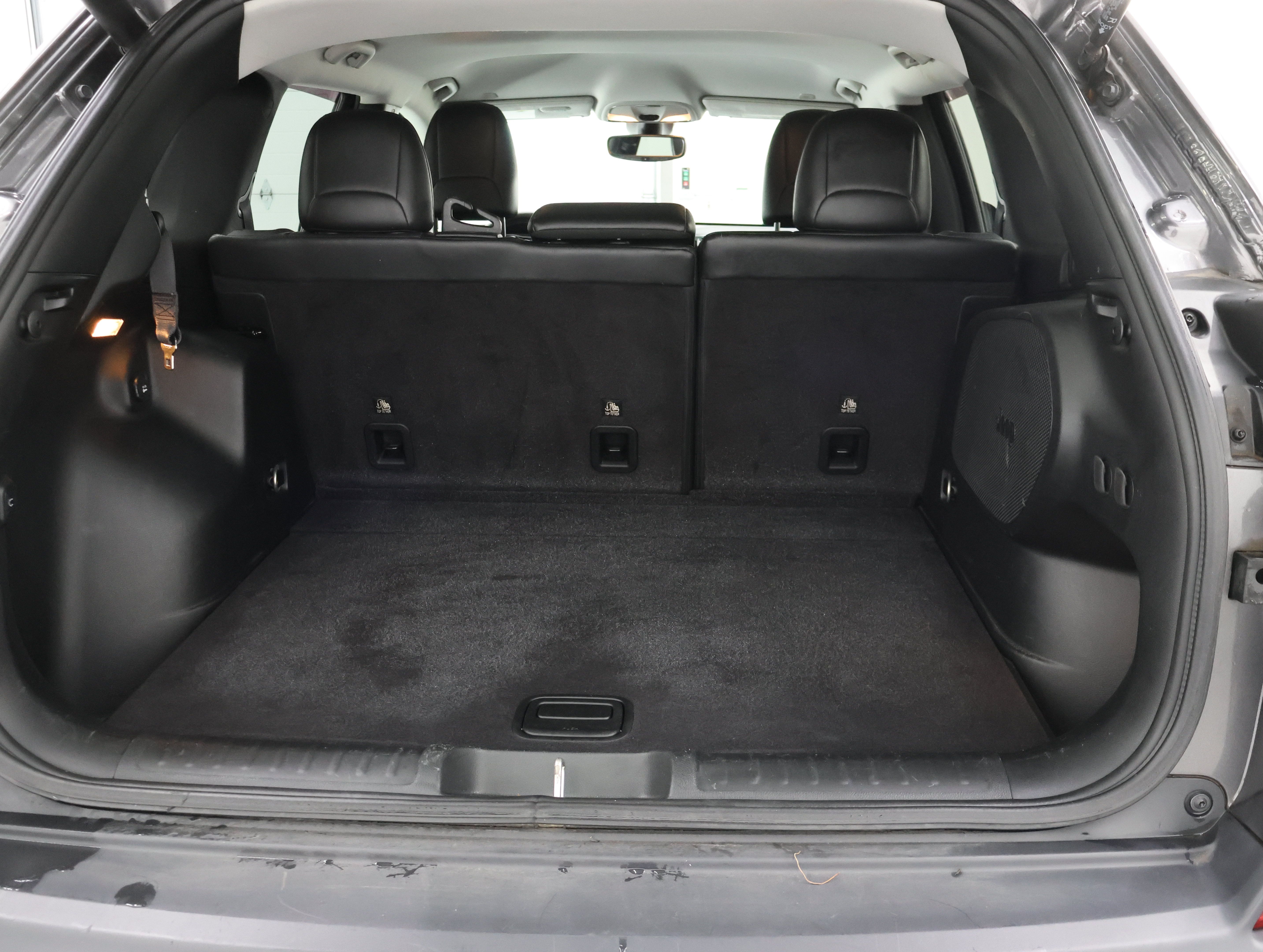 Used 2019 Jeep Cherokee Limited w/ Trailer Tow Group AWD/4WD image 27