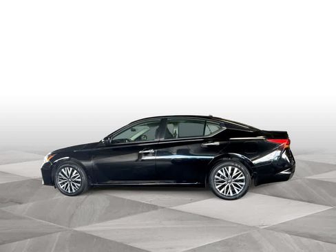 Used 2024 Nissan Altima 2.5 SV FWD image 5