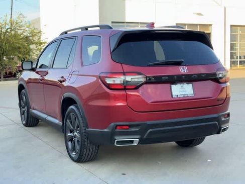 Used 2023 Honda Pilot Sport image 4